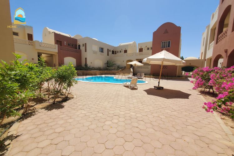 one bedroom furnished apartment makadi heights phase 1 red sea pool (2)_7f705_lg